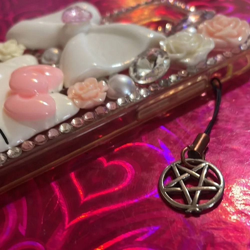 Pentagram phone charm🖤